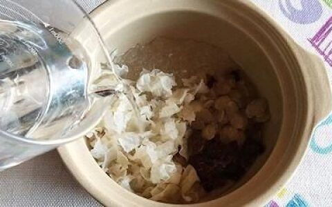 如何清洁砂锅上的污渍呢