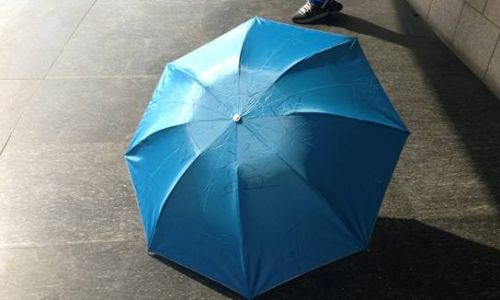 黑胶伞脏了如何清洗