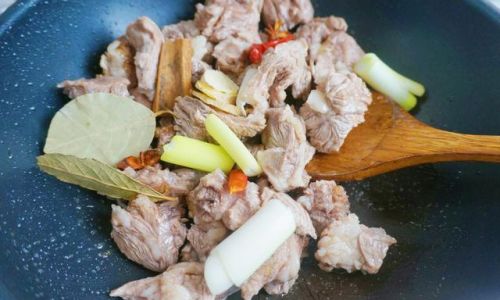 高压锅蒸咸牛肉需要多久时间