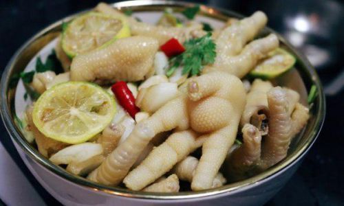 柠檬鸡爪要放油吗