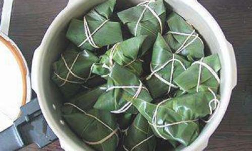 煮粽子适合用什么水