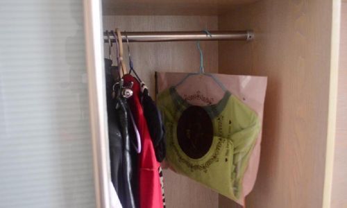 衣服的包装袋可以放在卧室里面吗