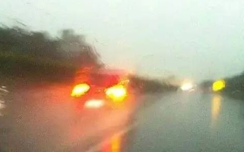 下雨天能开灯么