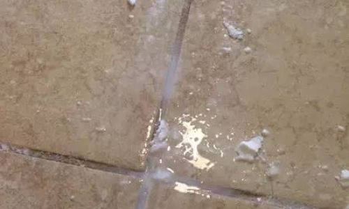 地板缝隙太脏如何清理呢