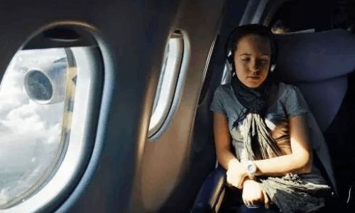 如何在长途飞行中保持舒适